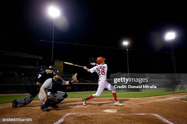 usa, california, san bernardino, giocatori di baseball con la pastella sw - battere la palla foto e immagini stock