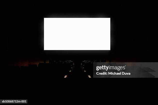 white projection screen in empty movie theatre (digital composite) - kinosaal stock-fotos und bilder