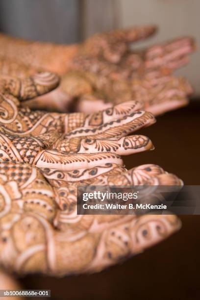 henna tattoo on women's hands, close-up - gorakhpur stock pictures, royalty-free photos & images