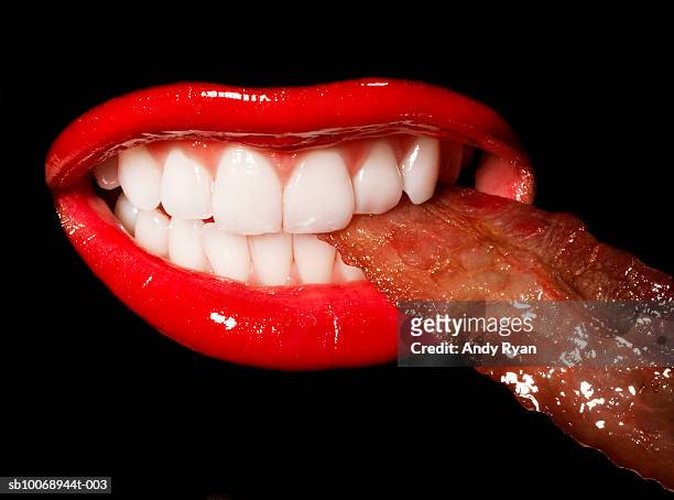 mouth biting bacon, close-up, studio shot - mâchonné photos et images de collection