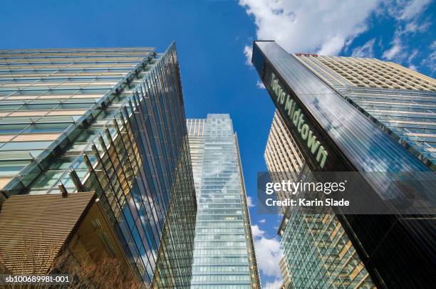 japan, tokyo, minato-ku, roppongi, skyscrapers and tokyo midtown sign, low angle view - midtown stockfoto's en -beelden