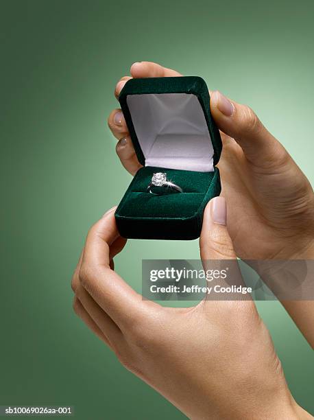 woman's hands holding diamond ring in box, close-up - compromiso fotografías e imágenes de stock