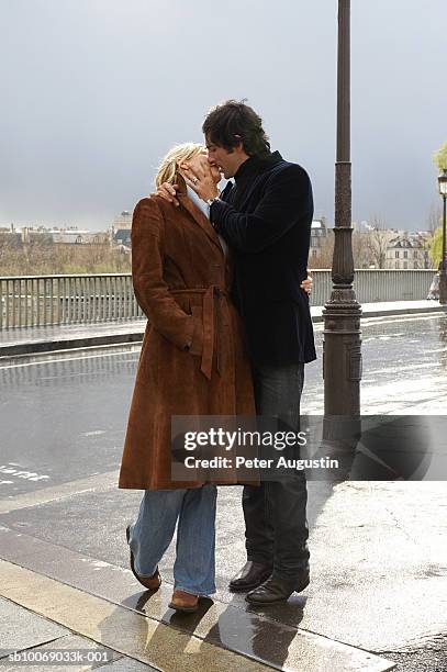 france, paris, couple kissing on street - kyssa på munnen bildbanksfoton och bilder