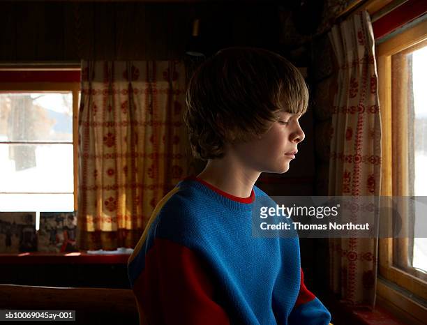 boy (13-14) with eyes closed - angry boy stockfoto's en -beelden