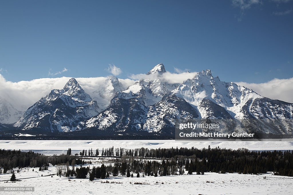 USA, Wyoming, Jackson Hole, Snow covered landscape, mountains in background