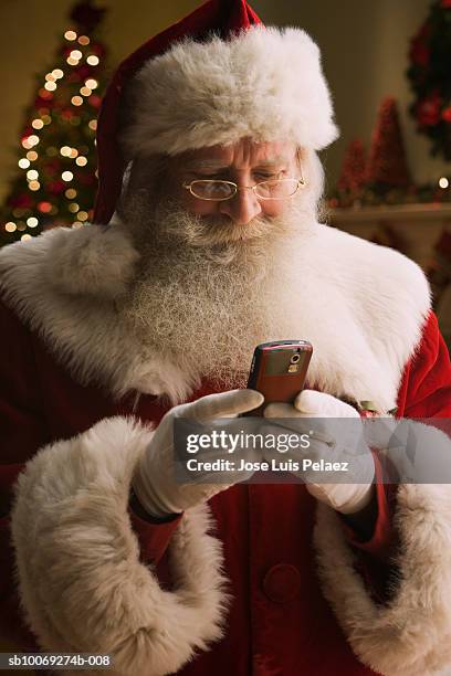 santa claus text messaging, close-up - santa close up stock-fotos und bilder