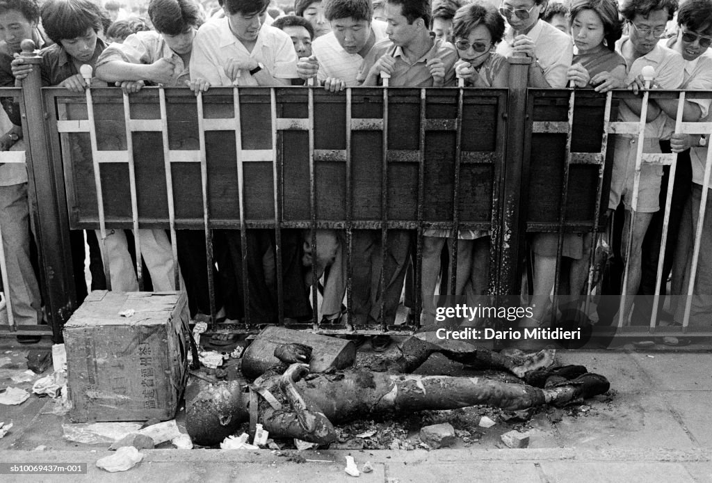 Crowd looking at burnt body of soldier (B&W)