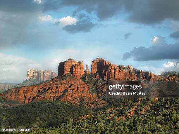 usa, arizona, sedona, rock formation at dusk - arizona stockfoto's en -beelden