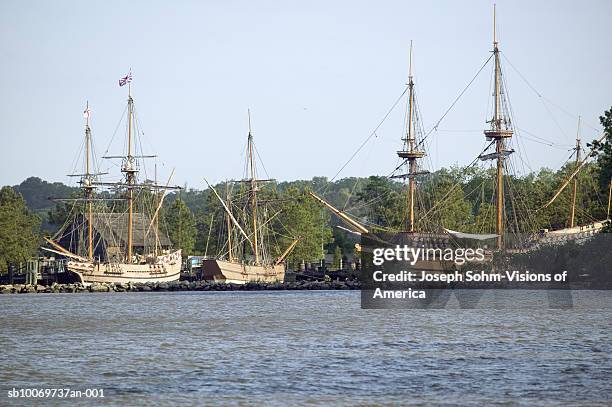 usa, virginia, jamestown, replicas of the susan constant, godspeed and discovery ships - jamestown stock pictures, royalty-free photos & images