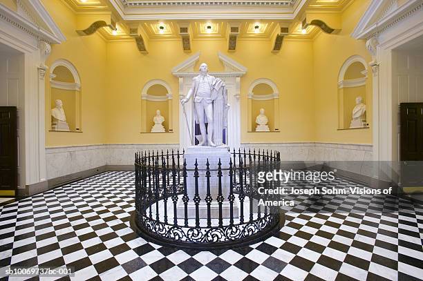 usa, virginia, richmond, virginia state capitol rotunda with george washington statue - george washington state stockfoto's en -beelden