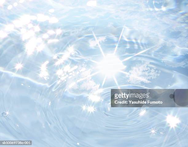 sun reflecting on rippled water - reflection photos et images de collection