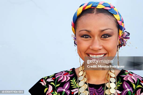 mexico, oaxaca, istmo, portrait of woman in traditional costume - oaxaca stock-fotos und bilder