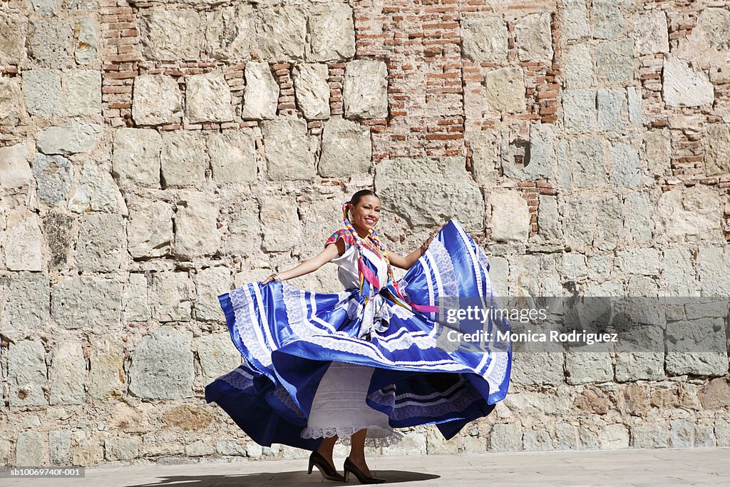 Mexico, Oaxaca, Istmo, woman in traditional dress dancing