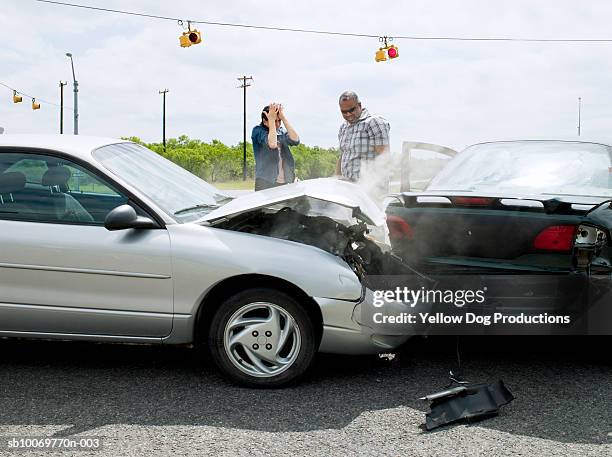 car accident on road - accident de voiture photos et images de collection