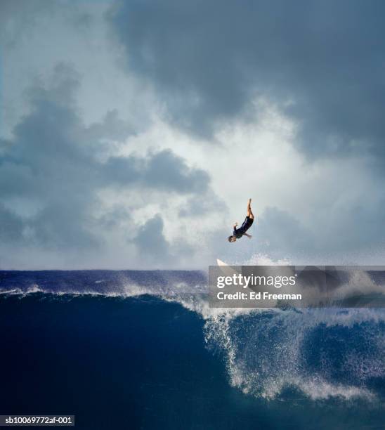 surfer falling off surfboard into breaking wave - waimea bay hawaii stock pictures, royalty-free photos & images