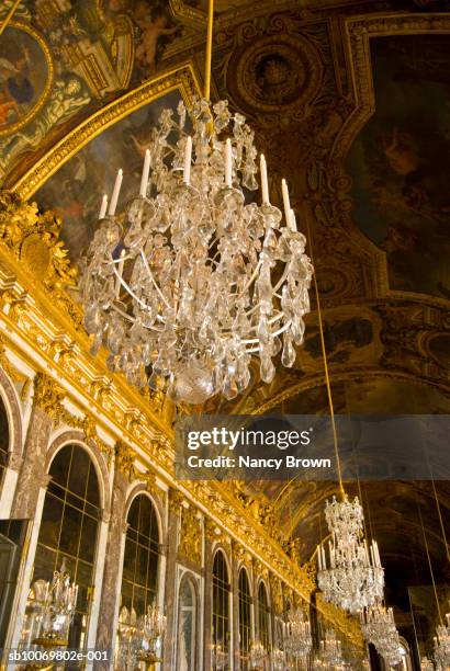paris, france, palace of versailles, hall of mirrors (galerie des gaces) - hall of mirrors versailles stock pictures, royalty-free photos & images