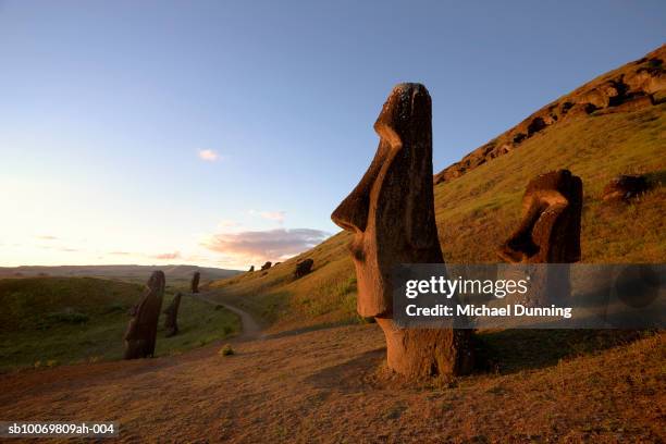 chile, easter island, moai statues of rano raraku at dusk - tradizione foto e immagini stock