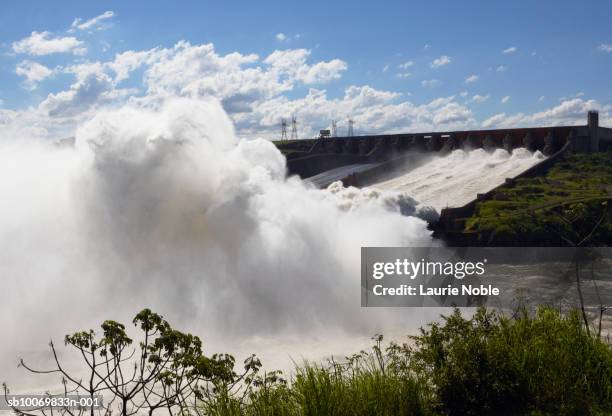 brazil, itaipu dam, water flowing over spillway of dam - itaipu dam fotografías e imágenes de stock