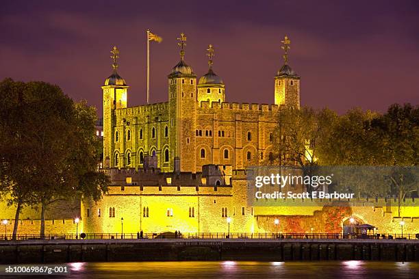 england, london, tower of london at dusk - tower of london stock pictures, royalty-free photos & images