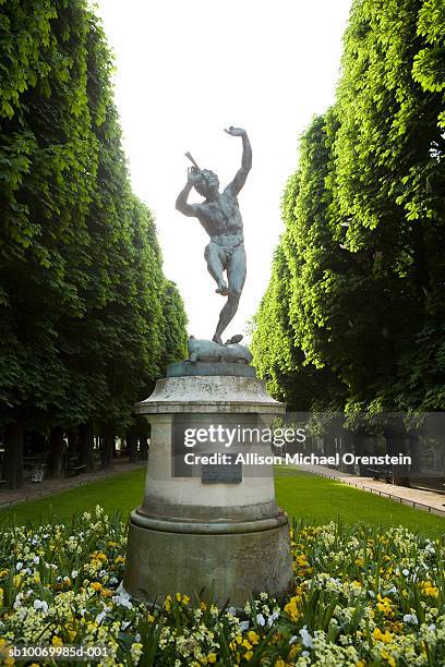 france, paris, statue in luxembourg gardens - statue paris stock-fotos und bilder