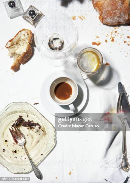 messy table with leftovers, view from above - 靜物 個照片及圖片檔