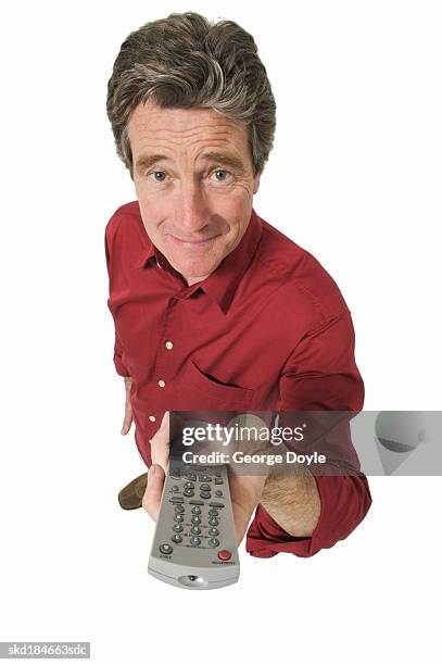 elevated view of a man holding a remote control - control photos et images de collection