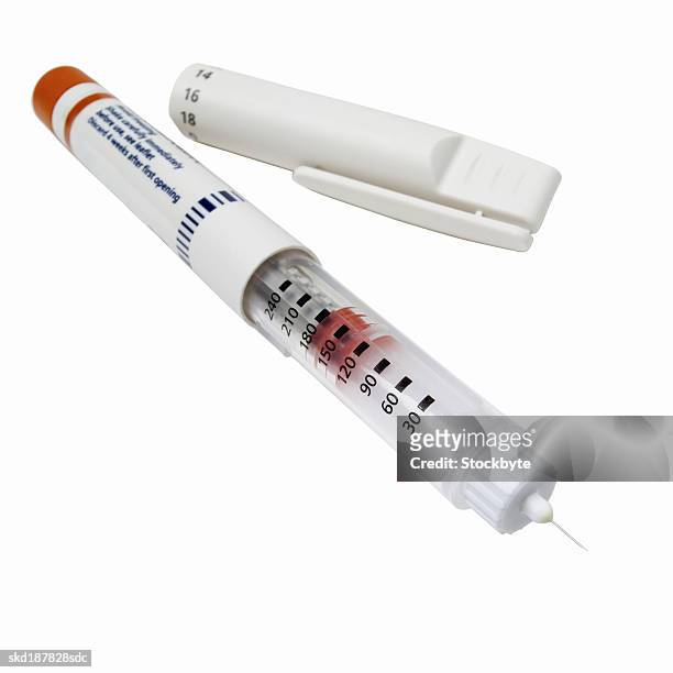 close-up of diabetes syringe and glaucometer - glaucometer stockfoto's en -beelden