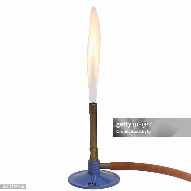 close up of a bunsen burner and a flame rising - flame stock-fotos und bilder