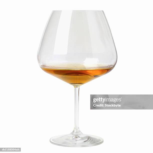 close up view of a glass of brandy - bicchiere da brandy foto e immagini stock