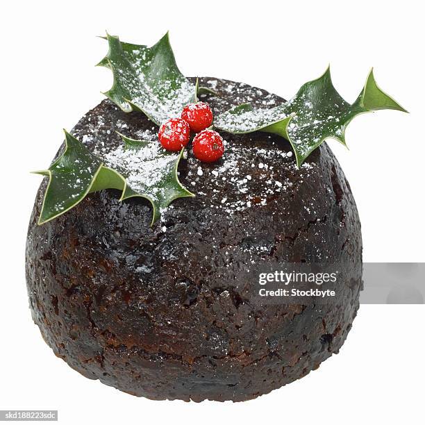 close up view of christmas pudding and a piece of holly - holly photos et images de collection