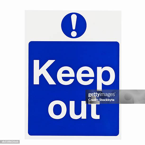 close up of a keep out sign - keep photos et images de collection