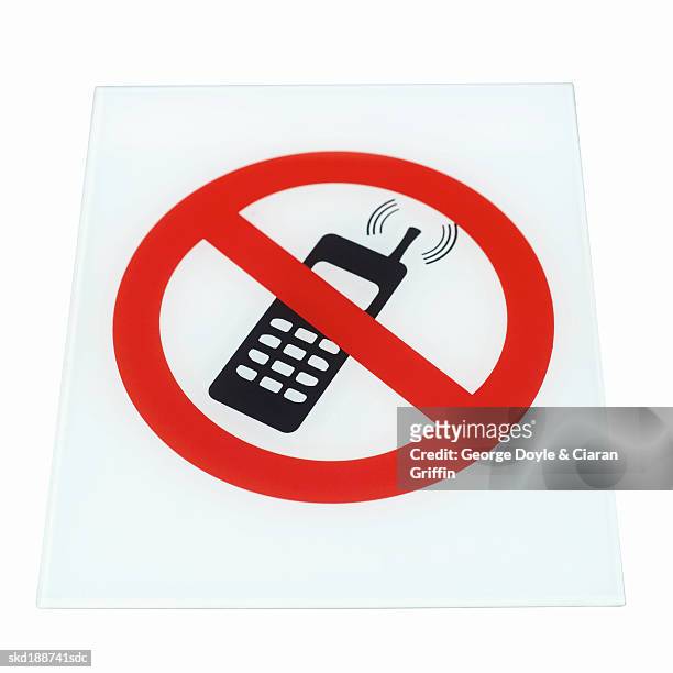 close-up of 'no mobile phone' sign - no photos et images de collection