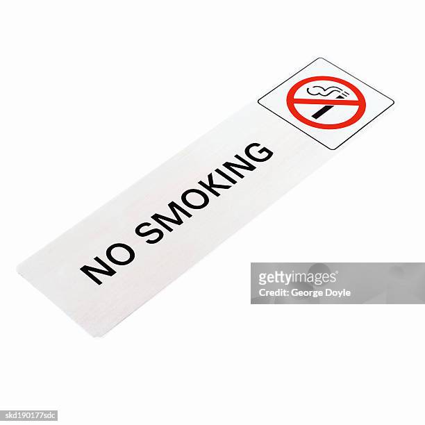 close up of a no smoking sign - no fotografías e imágenes de stock