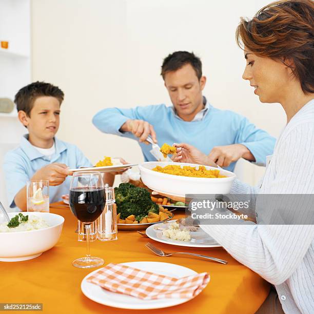 family having dinner together - carvery stockfoto's en -beelden