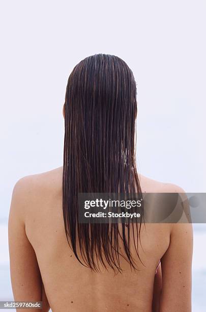 rear view of a young woman with long dark hair - long - fotografias e filmes do acervo