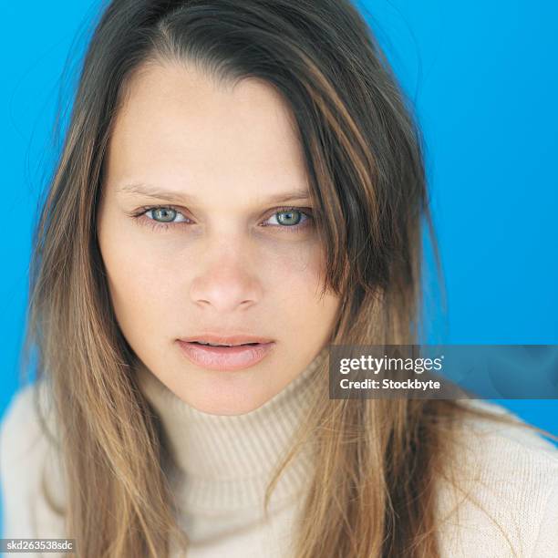 front view portrait of young woman - square neckline 個照片及圖片檔