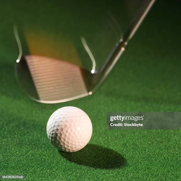 close-up of a golf ball and golf club - golf club - fotografias e filmes do acervo