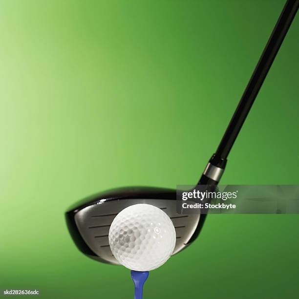 close-up of a golf ball and golf club - golf club - fotografias e filmes do acervo