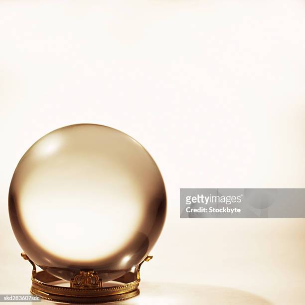 close-up of crystal ball - crystal - fotografias e filmes do acervo