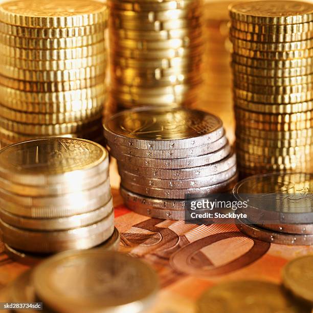 close-up of euro coins of various denominations with a fifty euro note underneath - 50 euros stock-fotos und bilder
