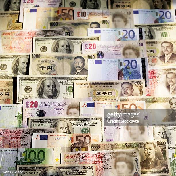 close-up of various currency bank notes - tiopundsedel bildbanksfoton och bilder