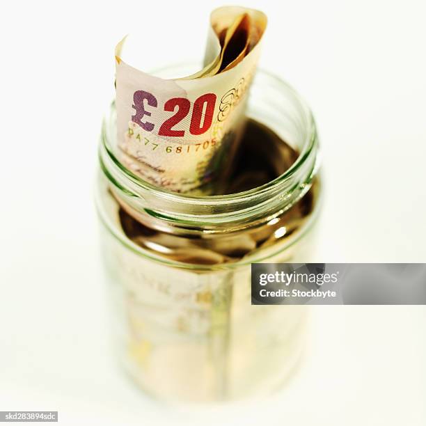 close-up of a jar containing u.k.. pound notes - nota de cinco pounds - fotografias e filmes do acervo