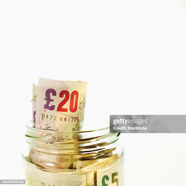 close-up of a jar containing u.k.. pound notes - nota de cinco pounds - fotografias e filmes do acervo