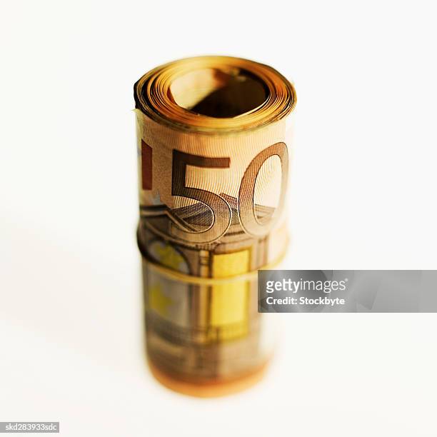 close-up of a bundle of fifty euro bank notes bound with rubber band - rubber band stockfoto's en -beelden