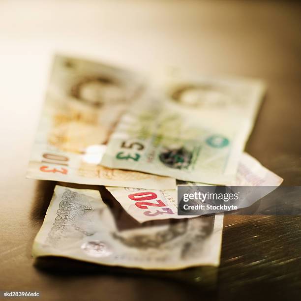 close-up of various u.k.. pound notes - ten pound note - fotografias e filmes do acervo