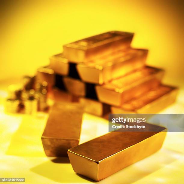 close-up of a stack of gold bars - stack foto e immagini stock