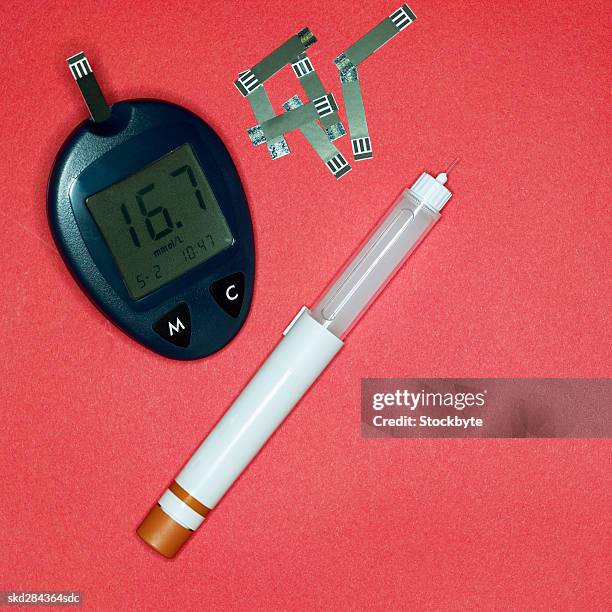 close-up of digital glaucometer and diabetes syringe - glaucometer stockfoto's en -beelden