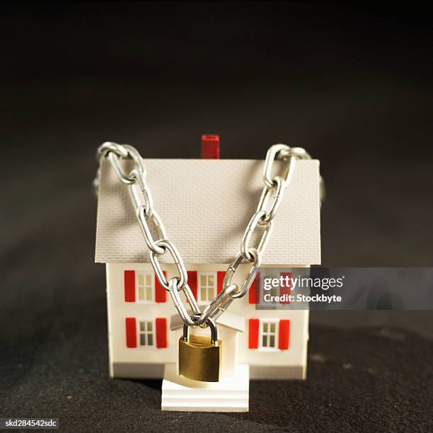 close-up of house chained and padlocked - modell stockfoto's en -beelden