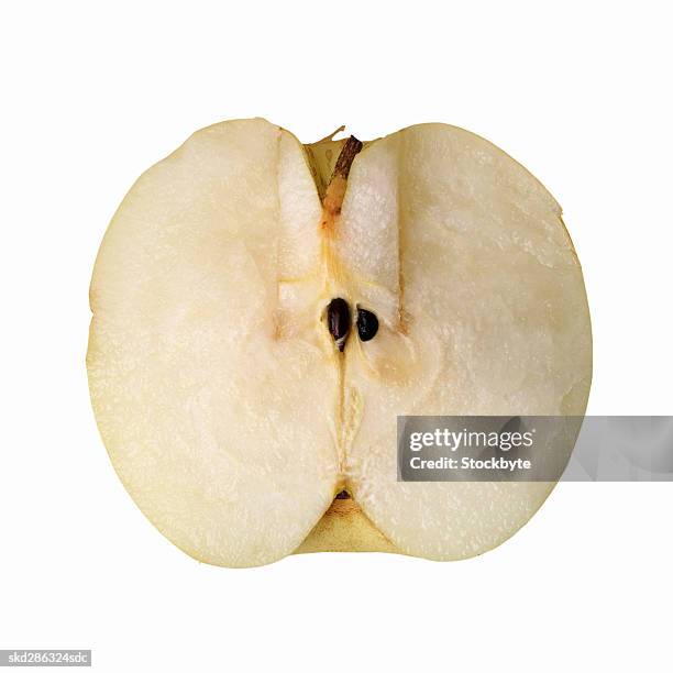 close-up of half a quince - pflanzliches entwicklungsstadium stock-fotos und bilder
