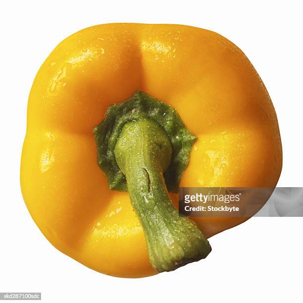 close-up of a yellow bell pepper - bell fotografías e imágenes de stock